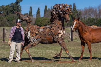 Julián es contador, y lleva