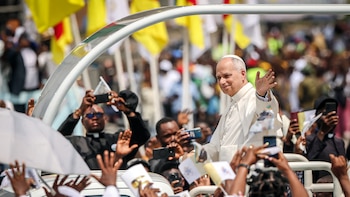 El papa León XIV ofició una multitudinaria misa en Camerún: “Hay pan para todos si se da a todos”