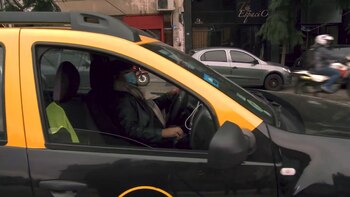 Los taxistas solidarios que trasladan pacientes con Covid