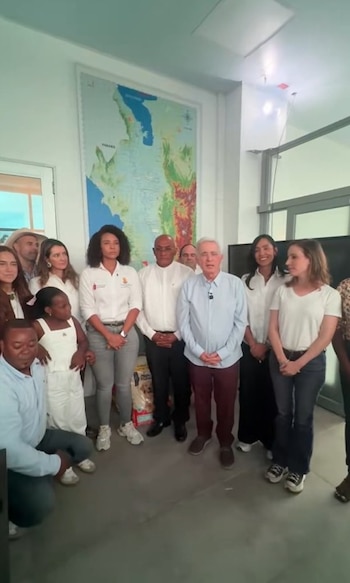 El enceuntro se llevó a cabo en Quibdó con la Gobernadora Nubia Carolina - crédito Álvaro Uribe