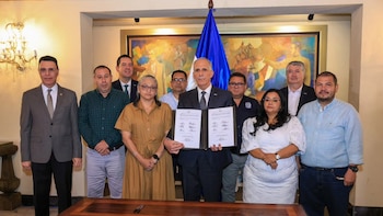 Honduras: Gobierno y maestros logran acuerdo salarial y suspenden asambleas docentes