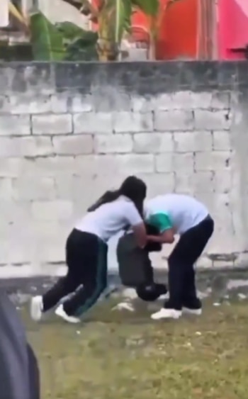 El enfrentamiento ocurrió durante el cambio de turno y quedó registrado en un video que posteriormente circuló en redes sociales.