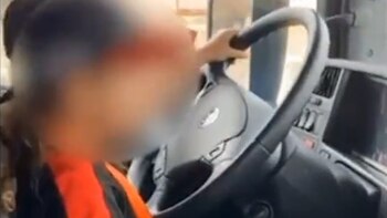 Un adulto hizo manejar a