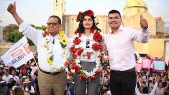 Exhiben a la candidata Lupita