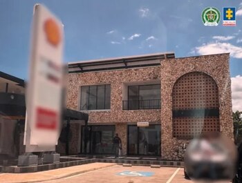 El organismo judicial explicó que la intervención incluyó 24 embarcaciones, inmuebles y comercios. Según reportes, estos elementos apoyarían viajes irregulares hacia Centroamérica, y la coordinación operativa se hizo con unidades especializadas de la Policía - crédito Fiscalía General de la Nación