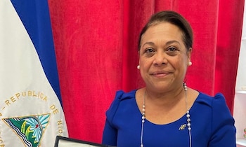 El régimen de Nicaragua, liderado por Daniel Ortega y Rosario Murillo, revocó este 5 de mayo de 2026 el nombramiento de Guisell Socorro Morales Echaverry como encargada de negocios en Estados Unidos, según informó el Diario Oficial La Gaceta. Foto: lamesaredonda.net
