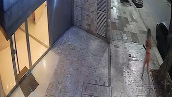 Un nuevo video muestra el momento en que Candela Arizaga salió semidesnuda y descalza del departamento de Facundo Moyano