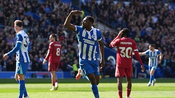 (Crónica) Liverpool y Chelsea ahondan