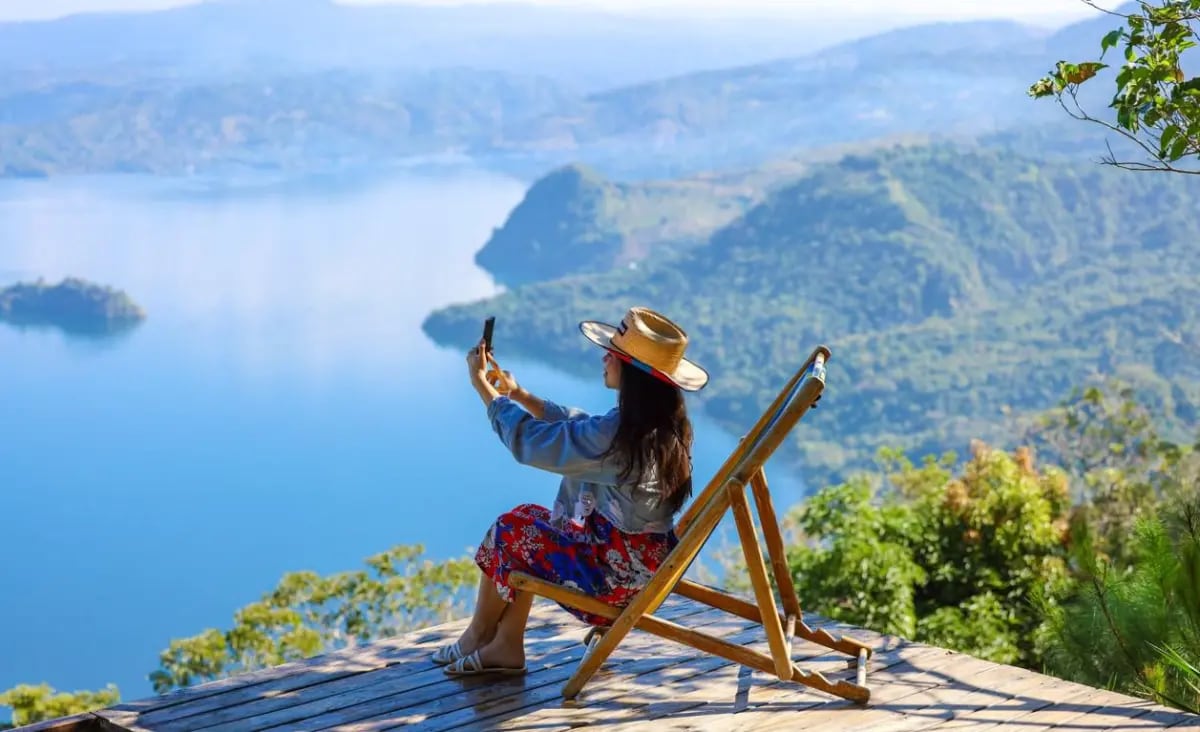 Gobierno de El Salvador destaca el arrastre económico del turismo y proyecta mayor expansión para el cierre de 2026