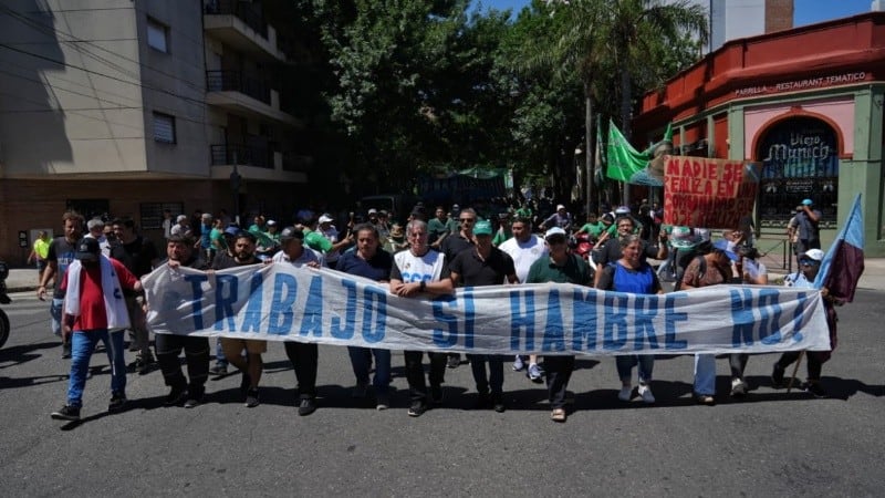 Durante toda la jornada, el avance de caravanas sindicales y el despliegue de organizaciones sociales alteraron el ritmo cotidiano en los nodos urbanos del país, sumando cortes y manifestaciones (Aire de Santa Fe)