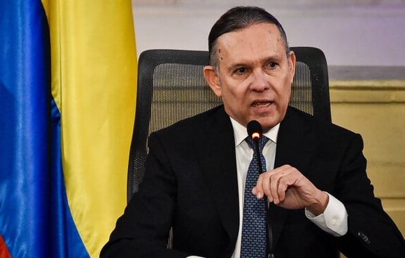 Efraín Cepeda es un “loquito” y pide cargos en el Gobierno de Abelardo de la Espriella, según Ariel Ávila