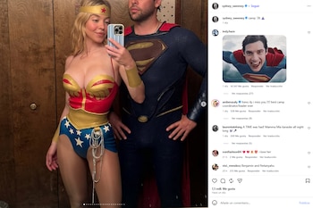 Sydney Sweeney y Scooter Braun se disfrazan de Mujer Maravilla y Superman