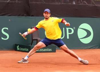Nicolás Mejía perdió el primer juego de la serie ante Luxemburgo en dos sets corridos ante Chris Rodesch - crédito Fedecoltenis