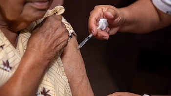 El Salvador: Expertos advierten sobre la urgencia de reforzar la vacunación contra el sarampión en adultos