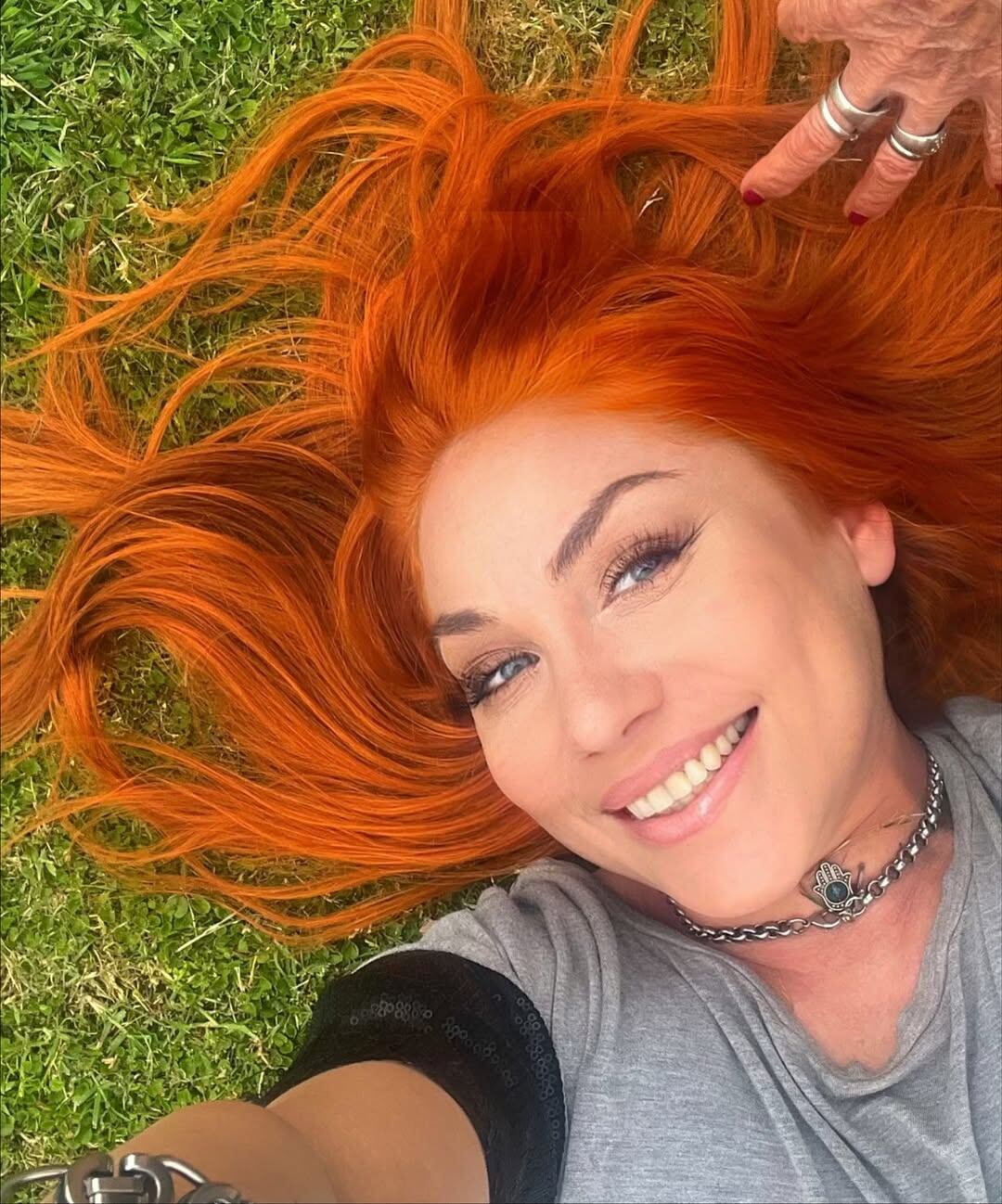 El entorno familiar y de amistades de Lourdes Fernández resultó clave para que la cantante dimensionara el peligro y decidiera actuar judicialmente