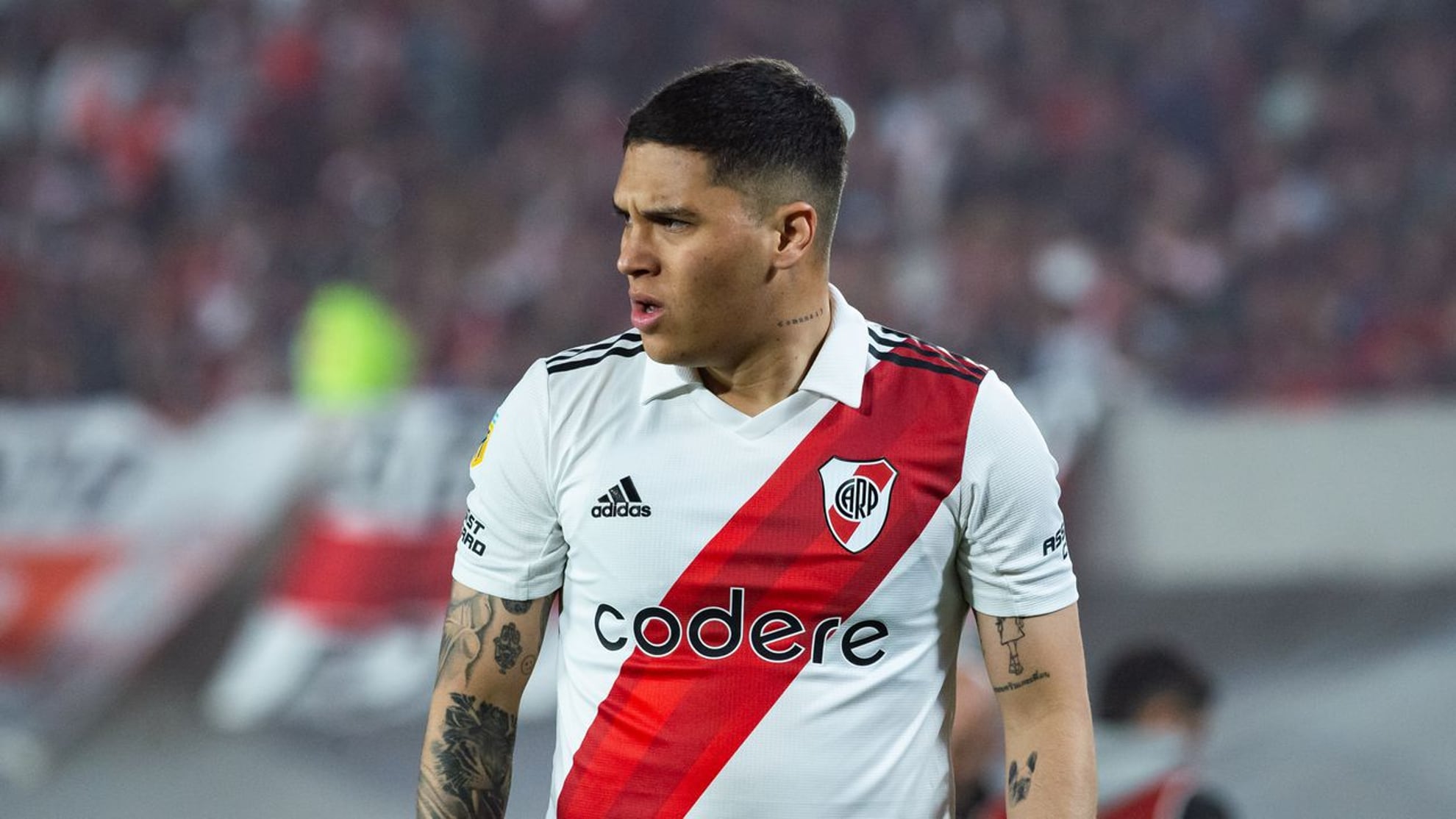 Juan Fernando Quintero está buscando equipo luego de que su renovación con River Plate fallara. Imagen: Reuters.