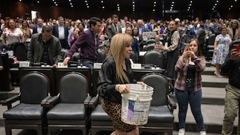 El prolongado impacto de hidrocarburos sobre más de 630 kilómetros de litoral mexicano plantea interrogantes sobre la capacidad institucional para enfrentar riesgos ambientales y proteger las economías costeras dependientes del mar.