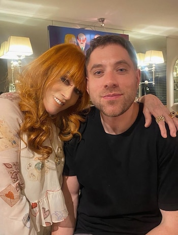 LInda Peretz junto con el