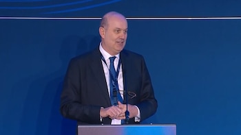 Sturzenegger defendió el programa económico y ratificó el equilibrio fiscal en París: “Para el Presidente es innegociable”