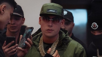 Las canciones más famosas de Cosculluela son Te Busco con Nicky Jam, Madura» con Bad Bunny, Prrrum, Manicomio y La Boda - crédito AFP