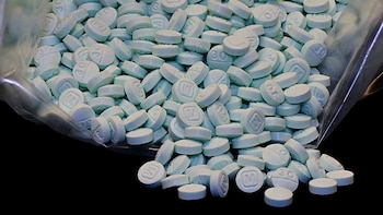Qué se sabe del opioide sintético camuflado en pastillas falsas en EEUU: es 10 veces más potente que el fentanilo y 1.000 más que la morfina