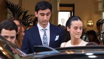 Victoria Federica, su enfado en presencia de Jorge Navalpotro y Froilán al sufrir un tropezón en La Maestranza