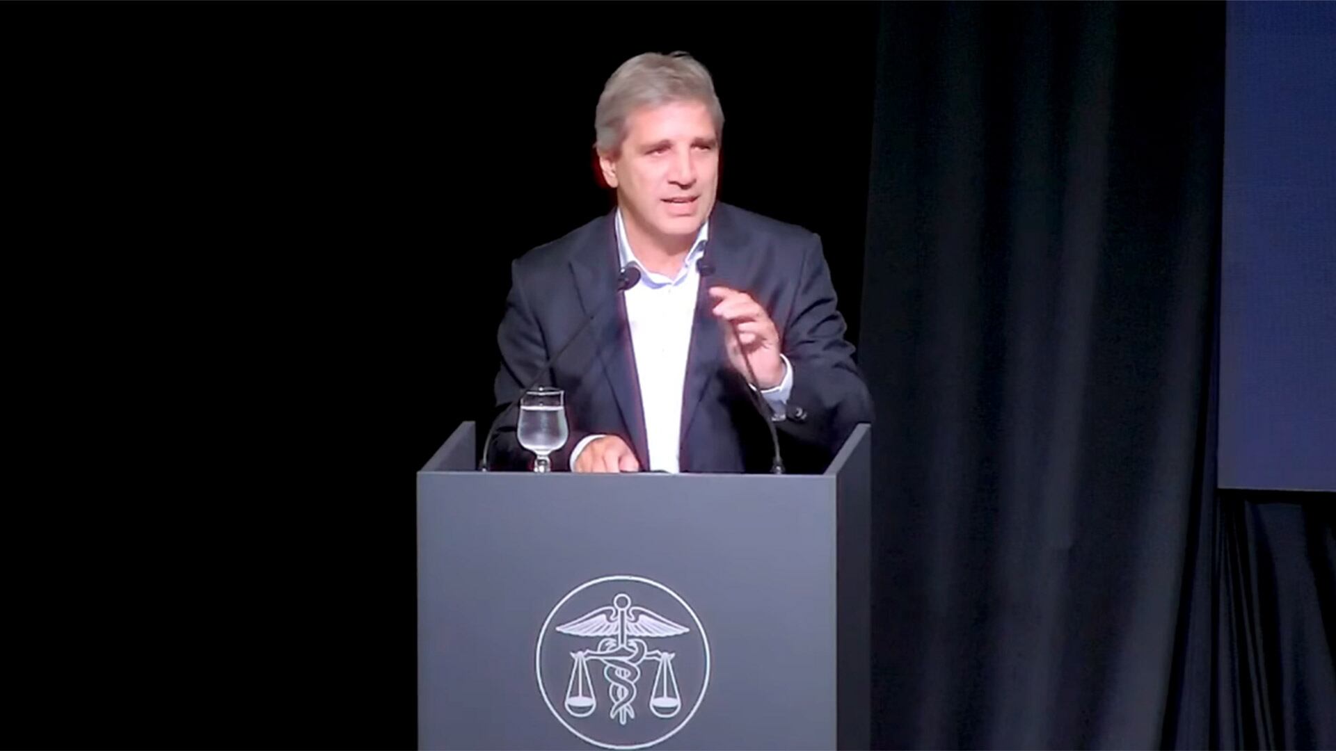 Luis Caputo en la Bolsa de Comercio de Rosario