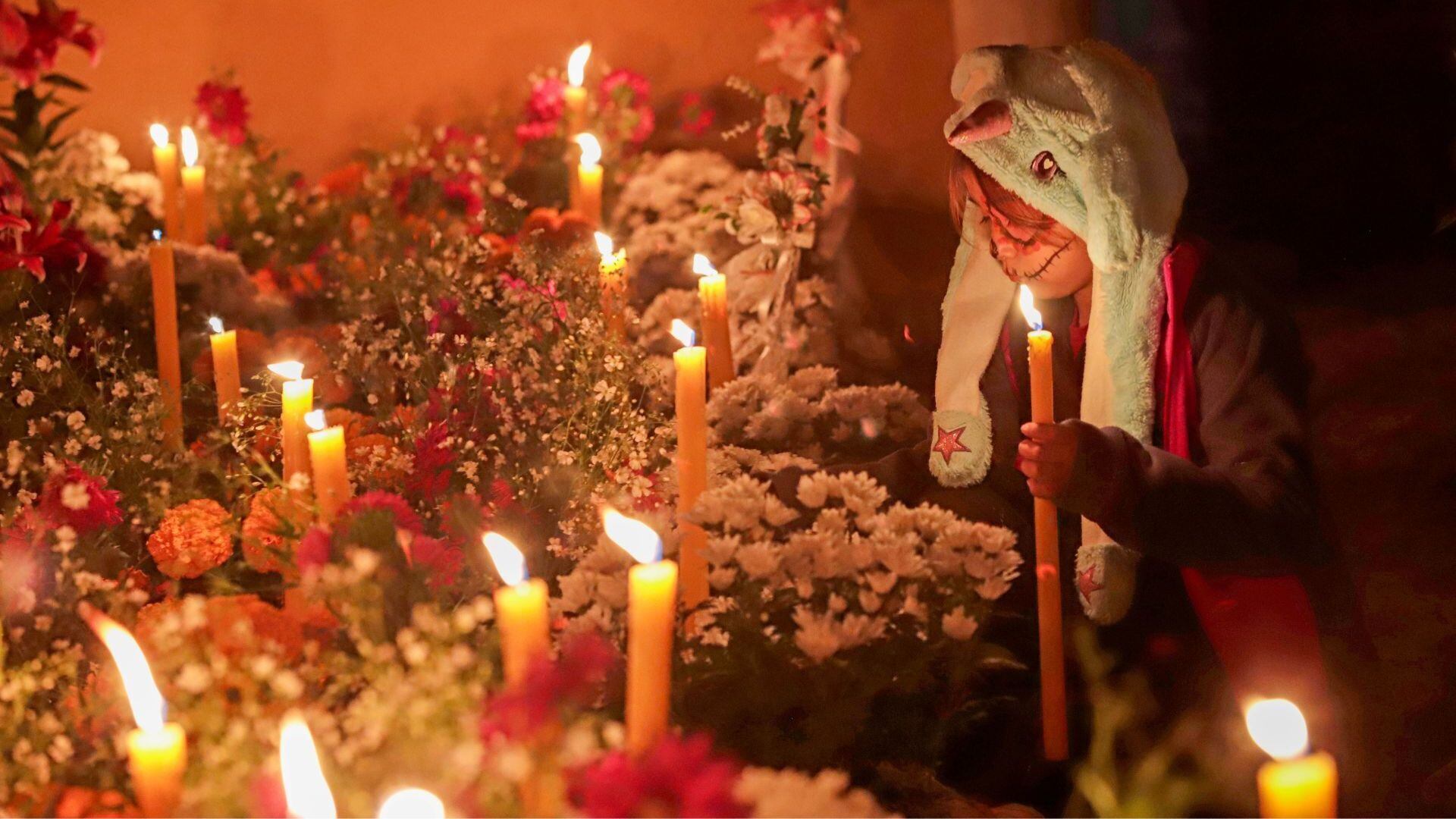 Día de Muertos 2025: A qué hora abrirán los panteones en la CDMX