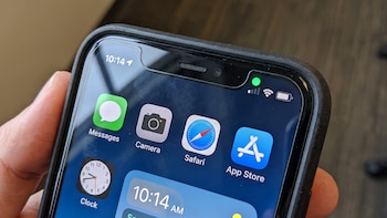 Si ves un punto verde en la pantalla del celular, la cámara y micrófono te están espiando