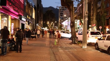 Más de 7.500 negocios operan en ese horario, y varias localidades con alta actividad económica coinciden con zonas donde se reporta mayor incidencia contra personas - crédito Bogotá Cómo Vamos