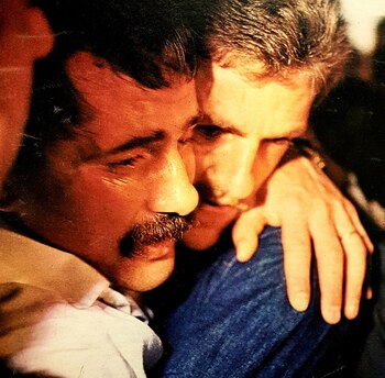 Sus compañeros Eduardo Saporiti y