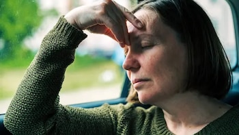 Cómo evitar marearte en el coche: este es el método que recomienda un doctor para evitar dolores de cabeza