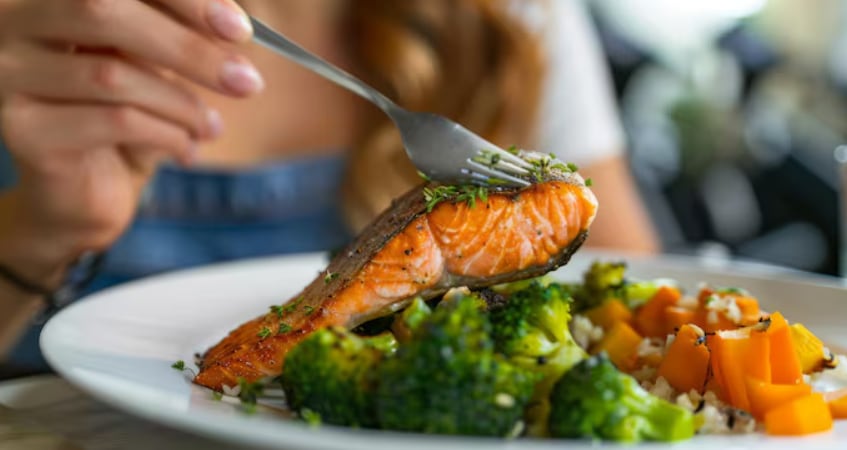 El consumo de pescado obtenido en la región puede ser una de las principales vías de exposición a químicos industriales para las familias estadounidenses (Magnific)