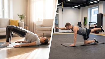Imagen dividida con una mujer haciendo puente básico en un hogar y un hombre haciendo bird-dog en un gimnasio.