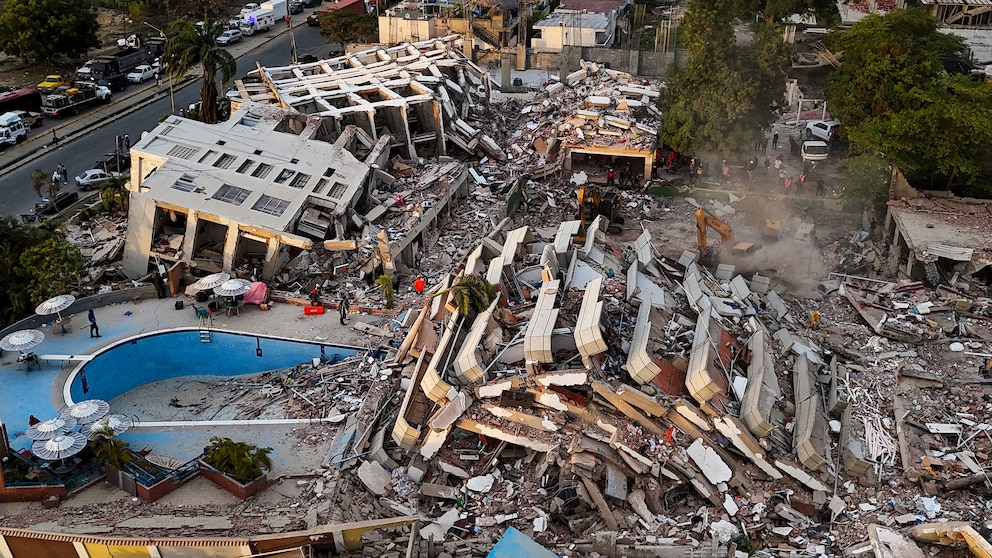 Venezuela decretó siete días de duelo nacional por las víctimas de los devastadores terremotos Venezuela decretó siete días de duelo nacional por las víctimas de los devastadores terremotos