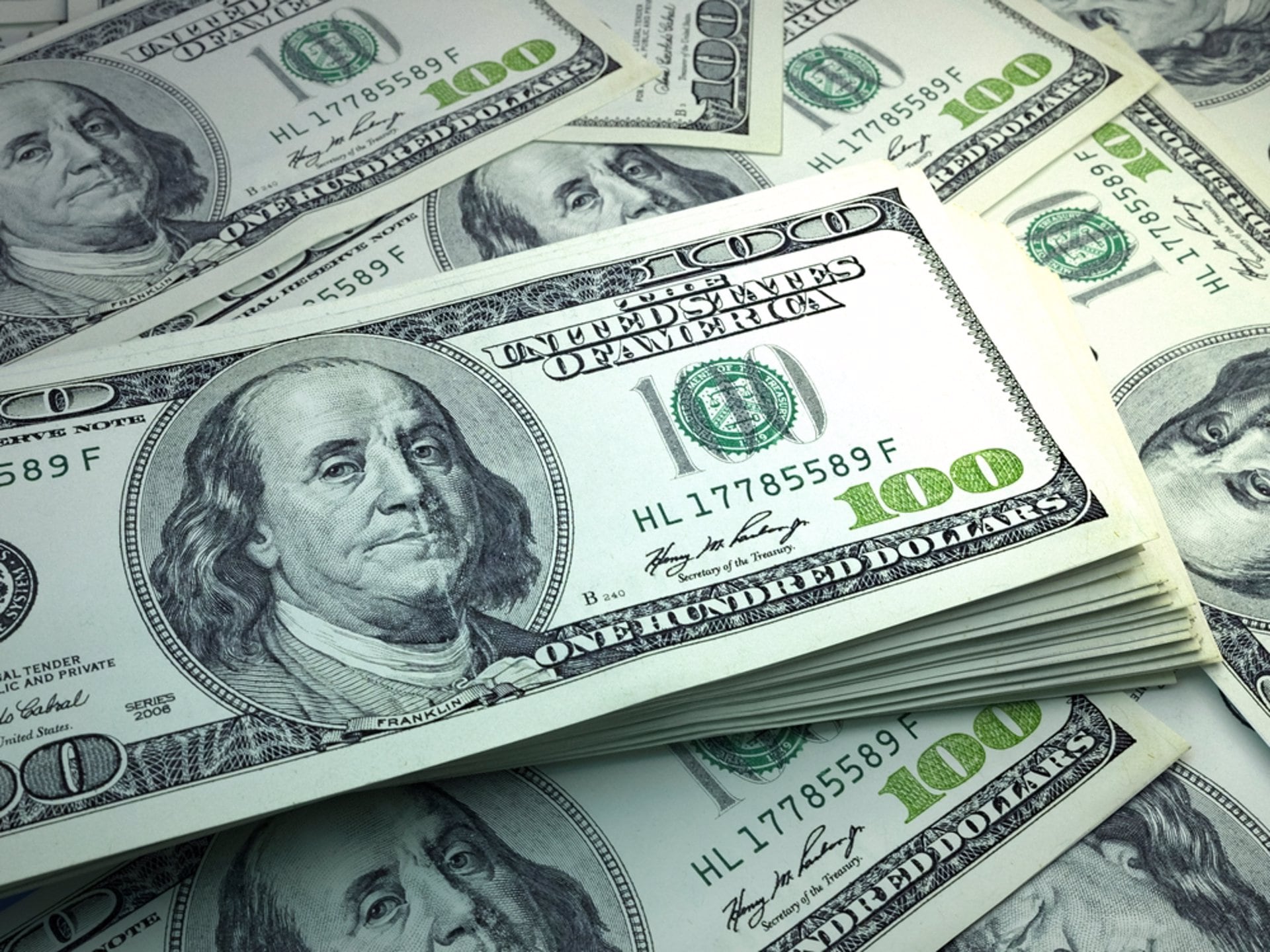 Sólo en julio, las empresas giraron al exterior cerca de USD 500 millones. (Europa Press)