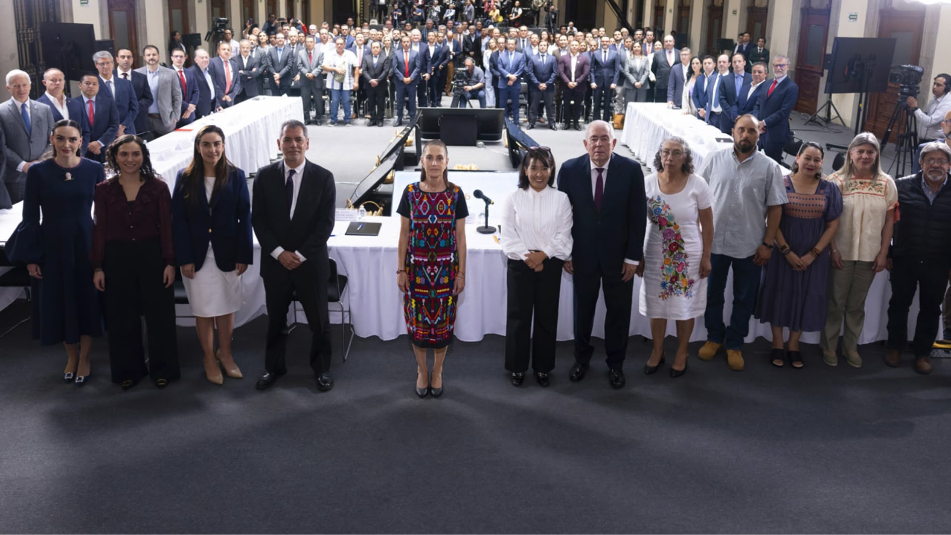 Claudia Sheinbaum firma acuerdo para