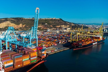 Los puertos europeos gestionan alrededor del 74% del comercio exterior de la Unión Europea y más de 3.400 millones de toneladas de mercancías por año (Foto: Shutterstock)