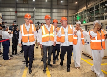 El proyecto, ubicado en San Pedro de Macorís, surge de una alianza estratégica entre Diesco e Invema y representa la primera planta del Caribe capaz de producir resina PET reciclada de grado alimenticio a partir de botellas usadas.