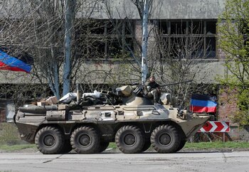 Un miembro de las fuerzas