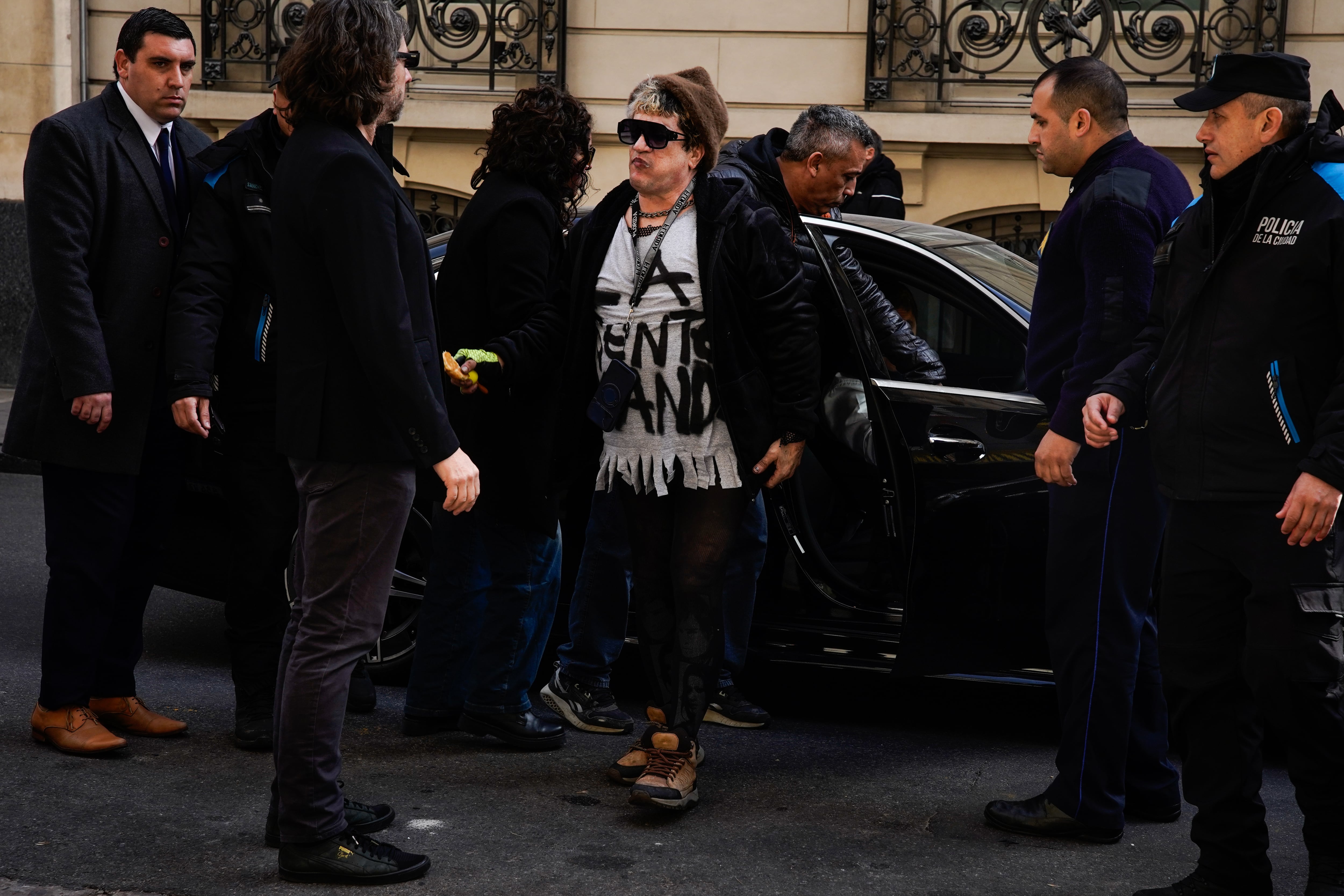 El músico llegó al tribunal media hora más tarde y comiendo una medialuna (RSFotos)