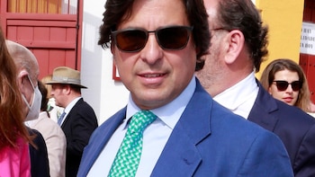 Francisco Rivera, saludo y sonrisa a los rumores de relación entre su hija Tana y el torero Roca Rey