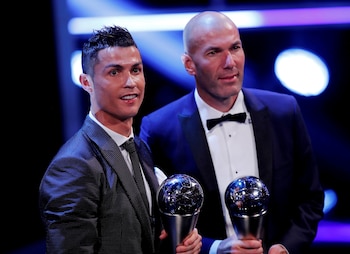 Como entrenador del Real Madrid, Zinedine Zidane ganó tres Champions League consecutivas y se convirtió en el único distinguido por la FIFA como mejor jugador y mejor entrenador del mundo (REUTERS/Eddie Keogh)