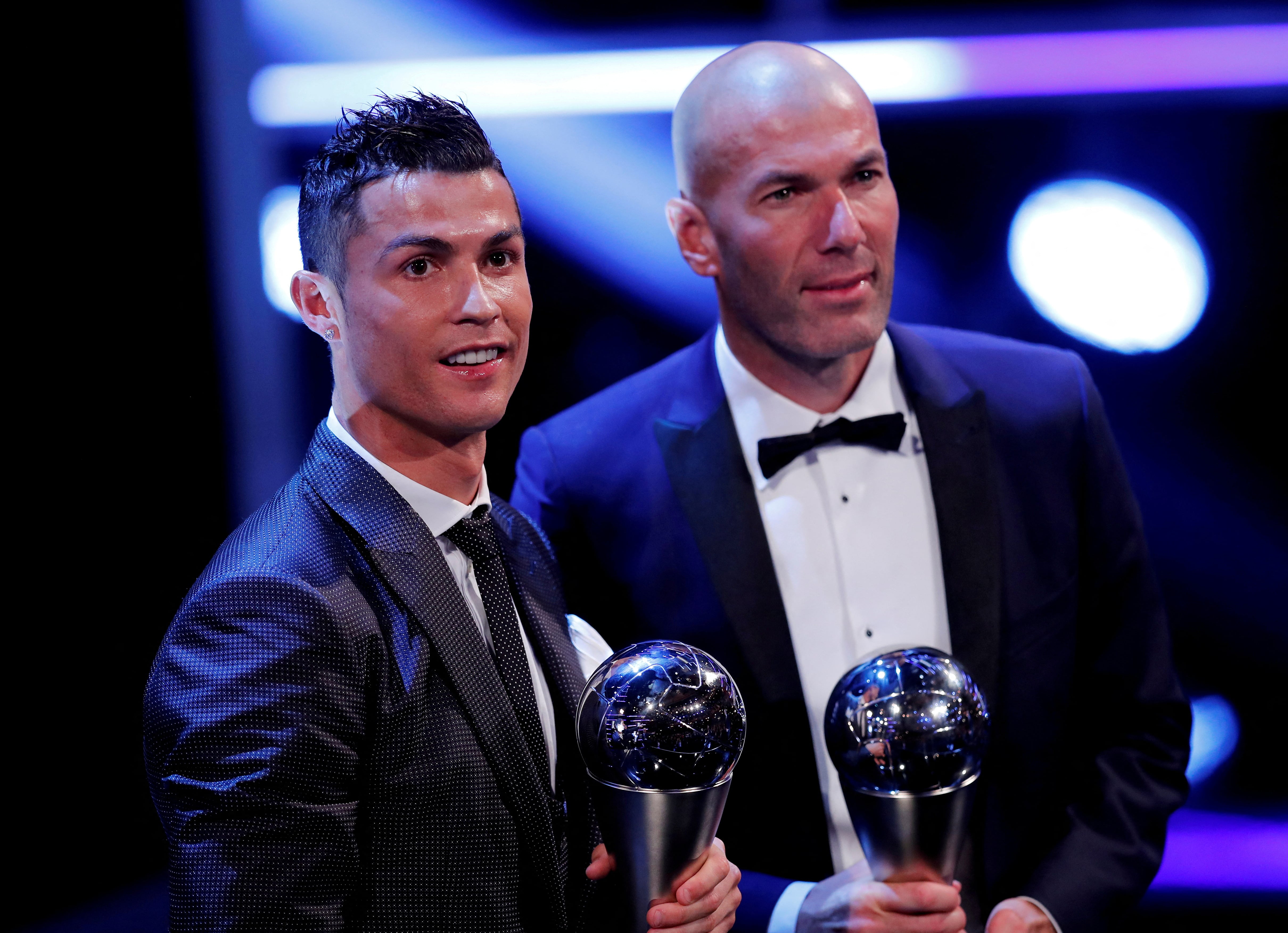 Como entrenador del Real Madrid, Zinedine Zidane ganó tres Champions League consecutivas y se convirtió en el único distinguido por la FIFA como mejor jugador y mejor entrenador del mundo (REUTERS/Eddie Keogh)