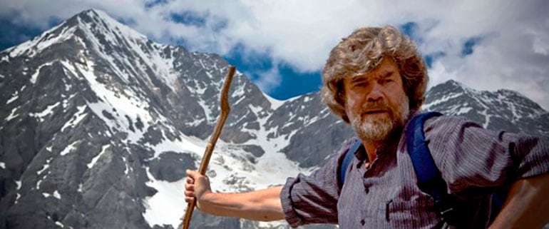 Reinhold Messner en una de sus caminatas de exploración por las regiones de los Alpes, dedicado plenamente a la divulgación y a su red de museos culturales