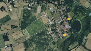 Vista aérea de la zona donde se estrelló el avión, Labastide-Villefranche.