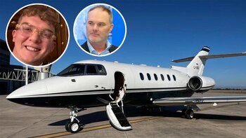 Hayden Davis alquiló un avión