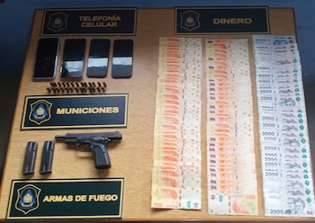 Efectivo y armas secuestradas a