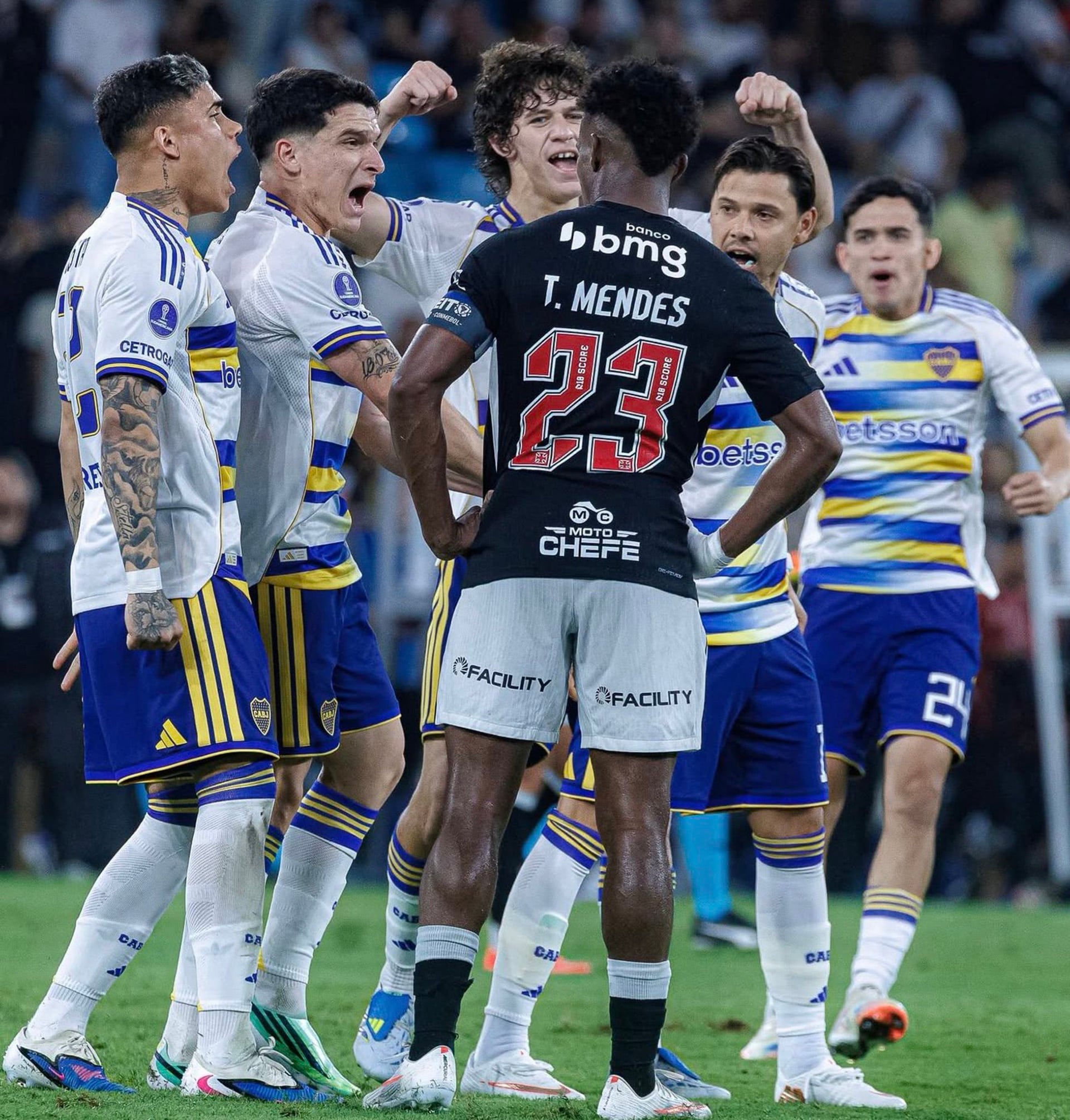 Los jugadores de Boca Juniors increparon a Thiago Mendes