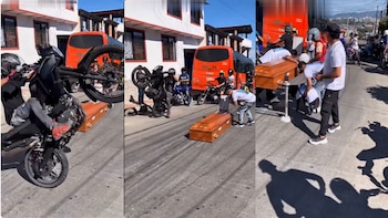 Con el ataúd en la vía y rodeado de motos, así fue la despedida de un joven que falleció en accidente de tránsito en Ibagué
